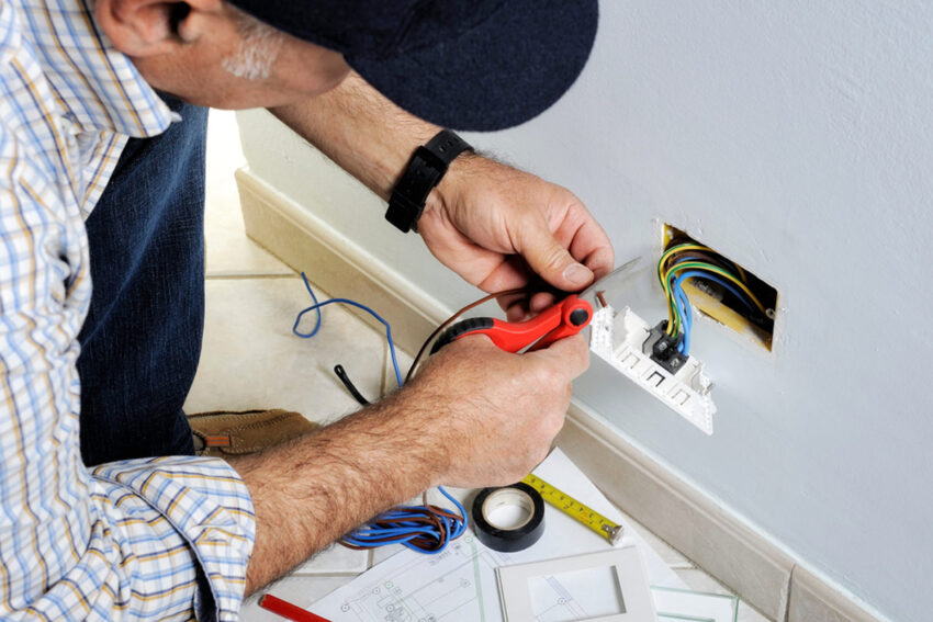 Always hire expert for electrical repairs